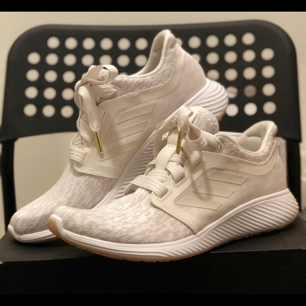 𑁍"𝙵𝙸𝙽𝙰𝙻 𝙿𝚁𝙸𝙲𝙴"𑁍Adidas Women Edge Lux 3